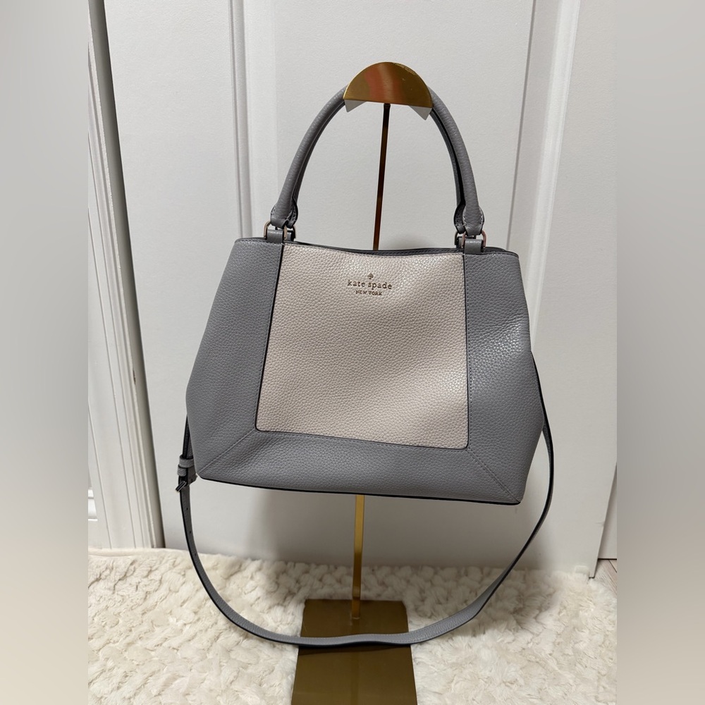 Like new Kate Spade Two-Tone Gray and Cream Shoulder Bag